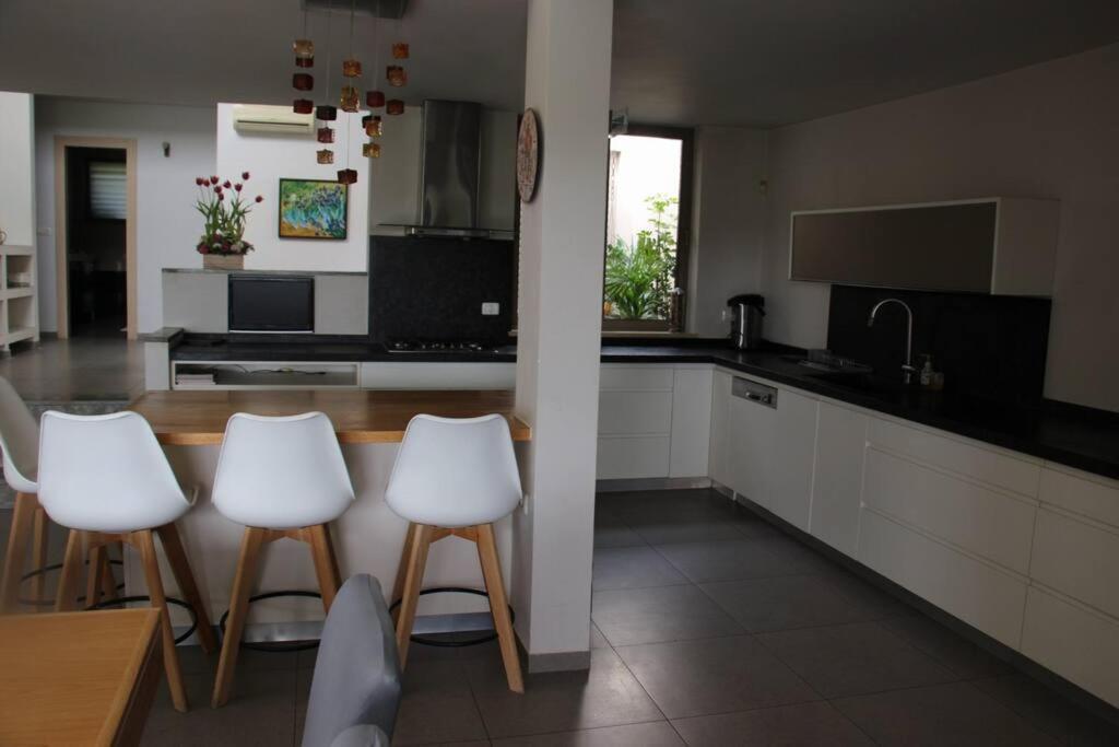 קשת בענן Villa Modi'in Maccabim Re'ut Bagian luar foto