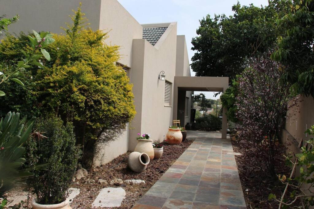 קשת בענן Villa Modi'in Maccabim Re'ut Bagian luar foto